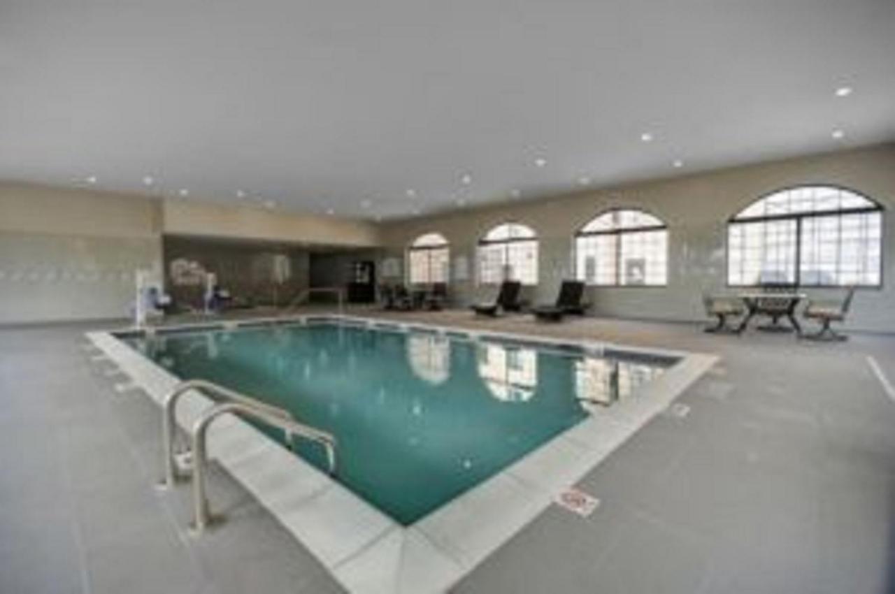 Staybridge Suites Dearborn By Ihg Екстер'єр фото