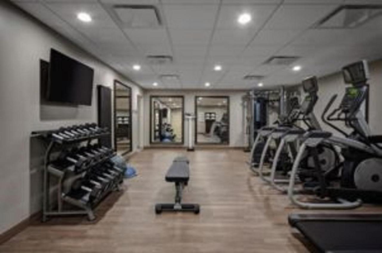 Staybridge Suites Dearborn By Ihg Екстер'єр фото
